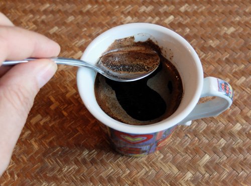 Making coffee in the mug, without a filter.